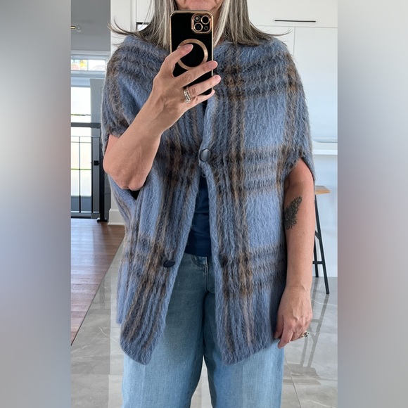 Elsamanda Blue and tan Cape - Picture 5 of 5